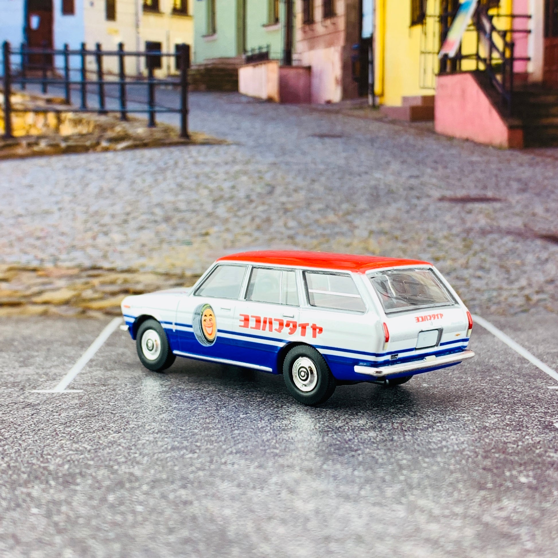 Tomica Limited Vintage 1/64 Datsun Bluebird Van Yokohama Tire LV-81d