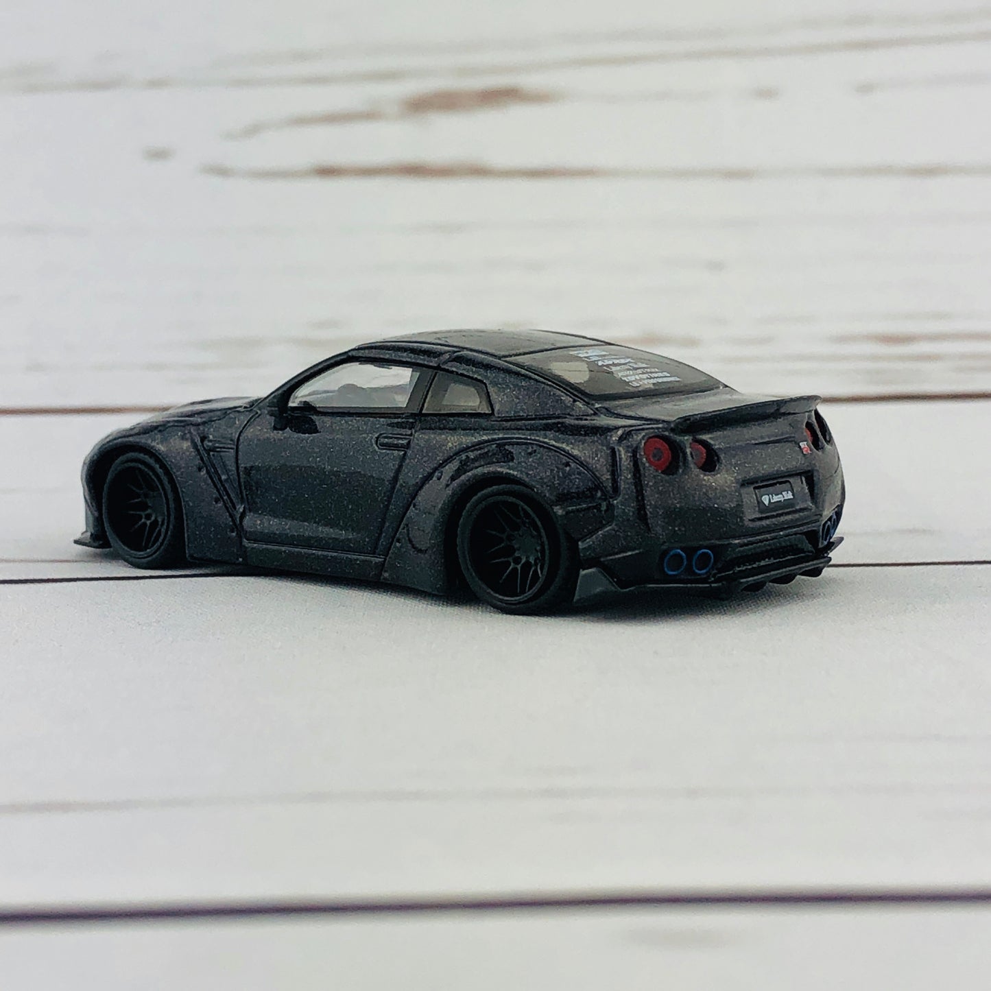 MINI GT LIBERTYWALK LB★WORKS Nissan GTR (R35) Magic Grey LHD MGT00035-L