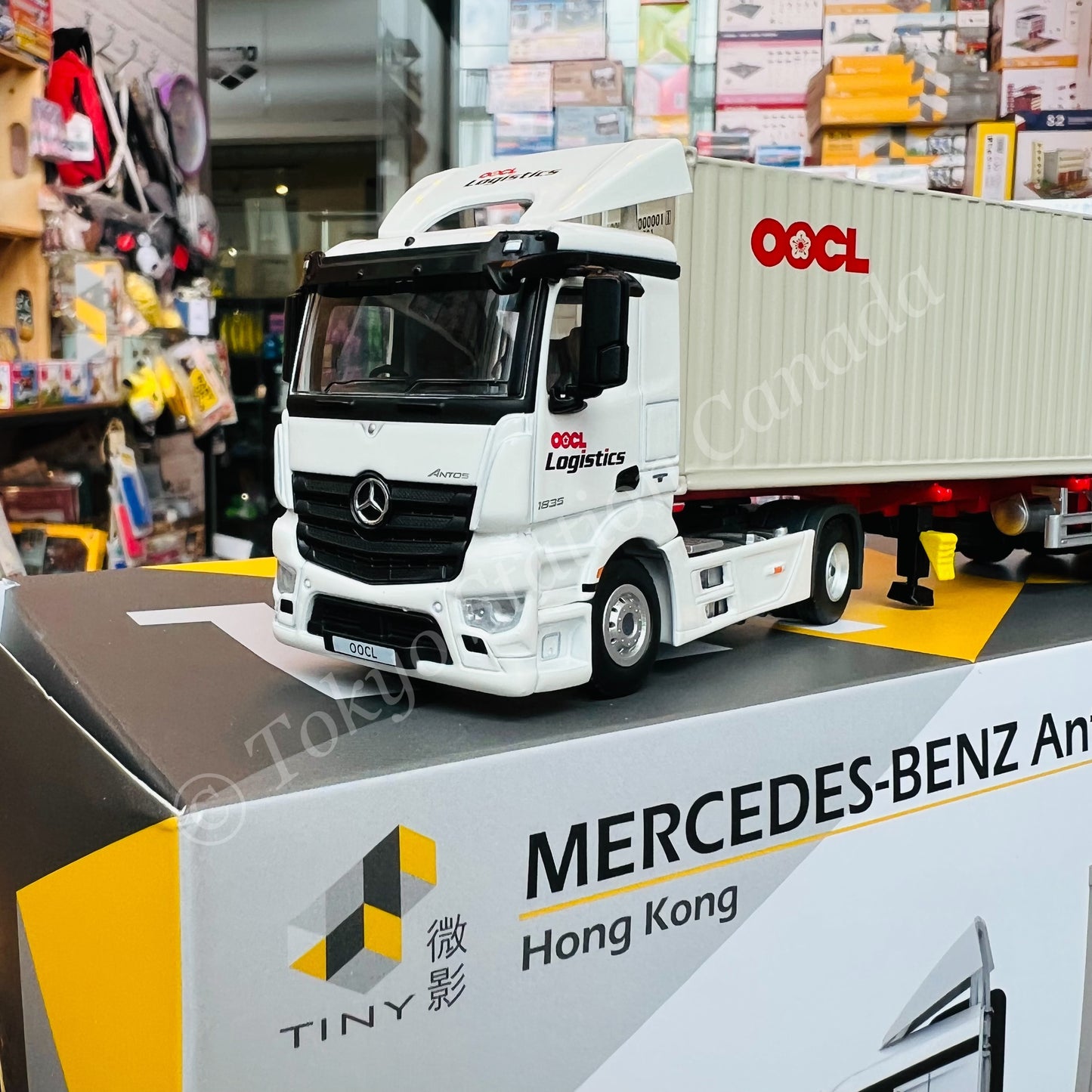 TINY 微影 1/64 121 MERCEDES-BENZ Antos Container Lorry OOCL ATC64977