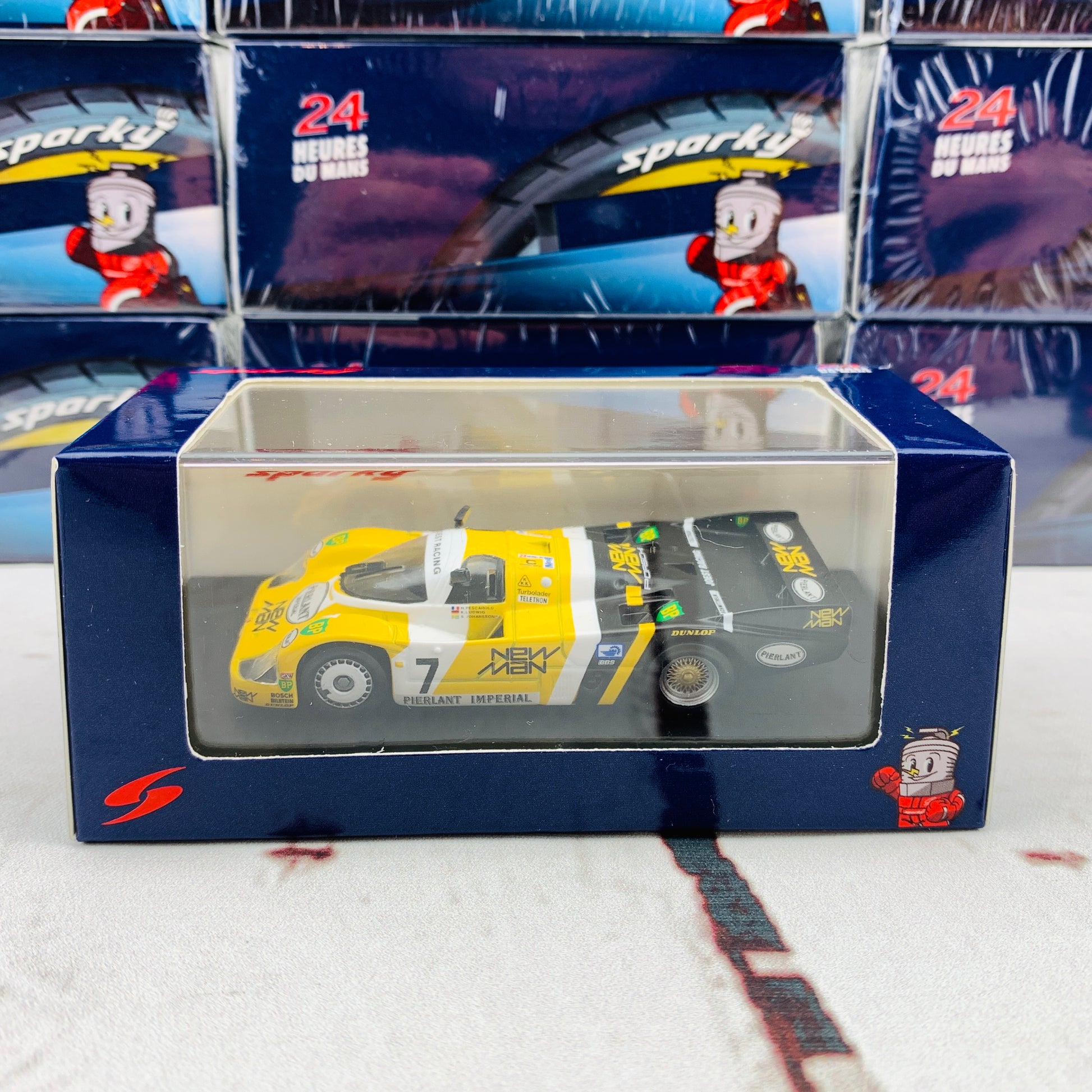 Sparky 1/64 PORSCHE 956B NO.7 NEW-MAN JOEST RACING WINNER 24H LE MANS 1984 H. PESCAROLO - K. LUDWIG Y115