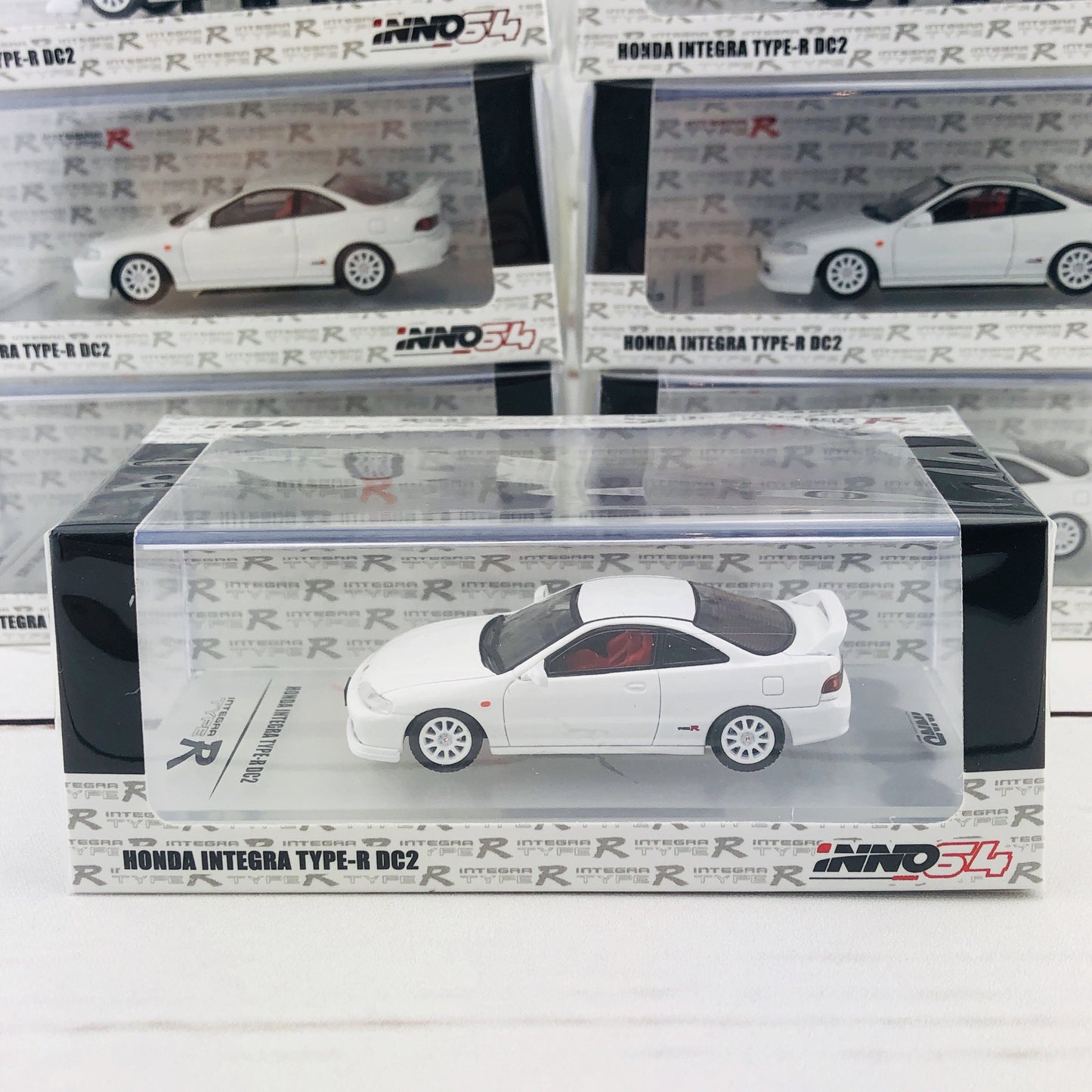 INNO64 1/64 Honda Integra Type-R DC2 White IN64-DC2-WHI