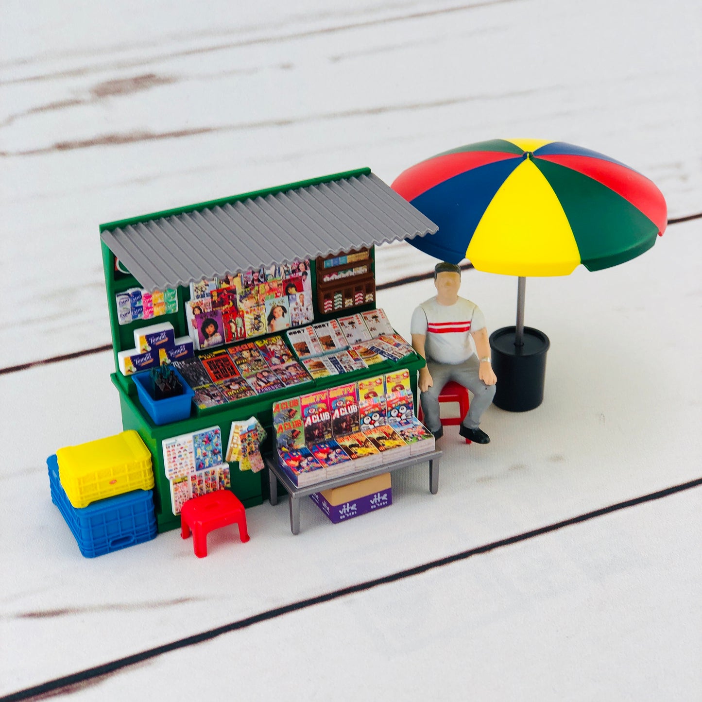 Tiny 1/35 Hong Kong Newstand
