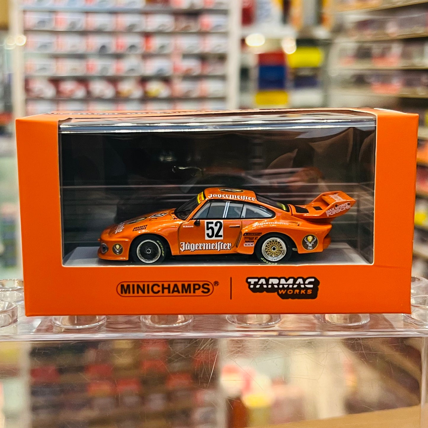 Tarmac Works x MINICHAMPS COLLAB64 1/64 Porsche 935/77 DRM Zolder Bergischer Löwe 1977 #52 Winner T64MC-002-JAG (643776352)