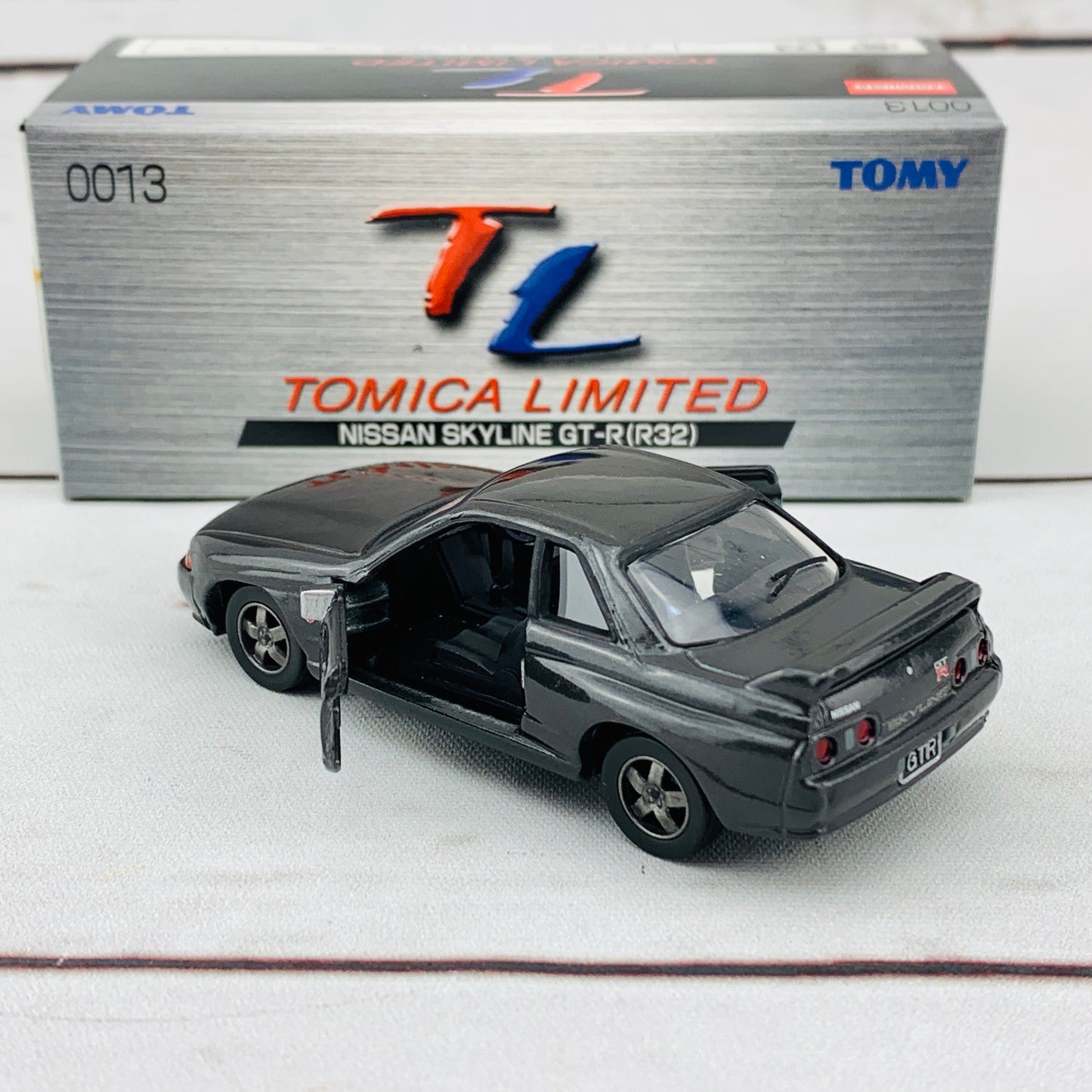 Tomica Limited 0013 Nissan Skyline GTR R32
