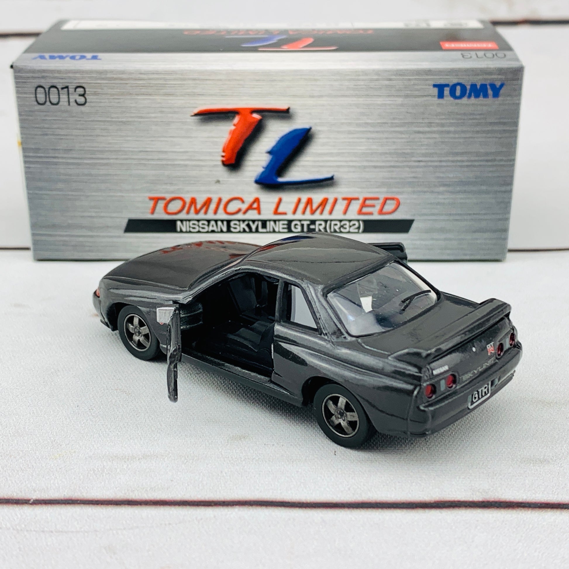 Tomica Limited 0013 Nissan Skyline GTR R32