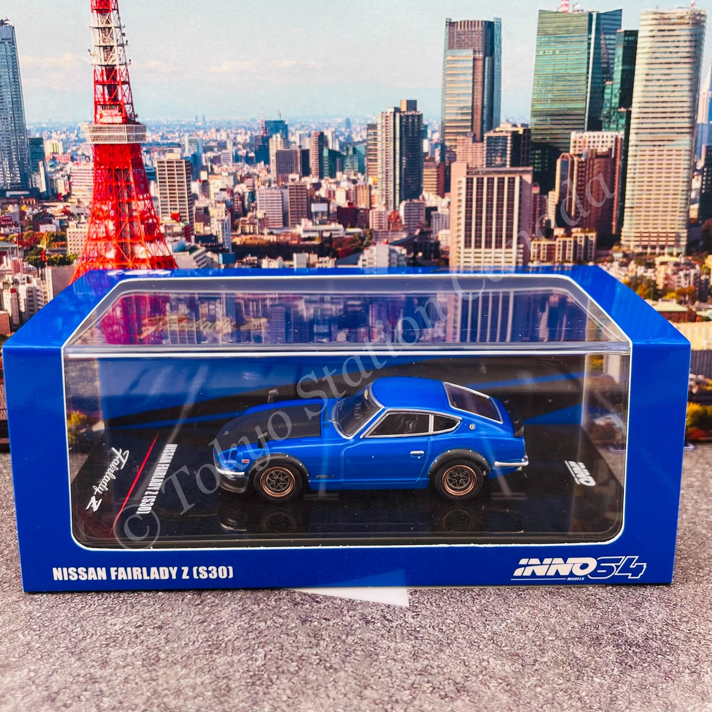 INNO64 1/64 NISSAN FAIRLADY Z (S30) Blue with carbon Hood IN64-240Z-BLU