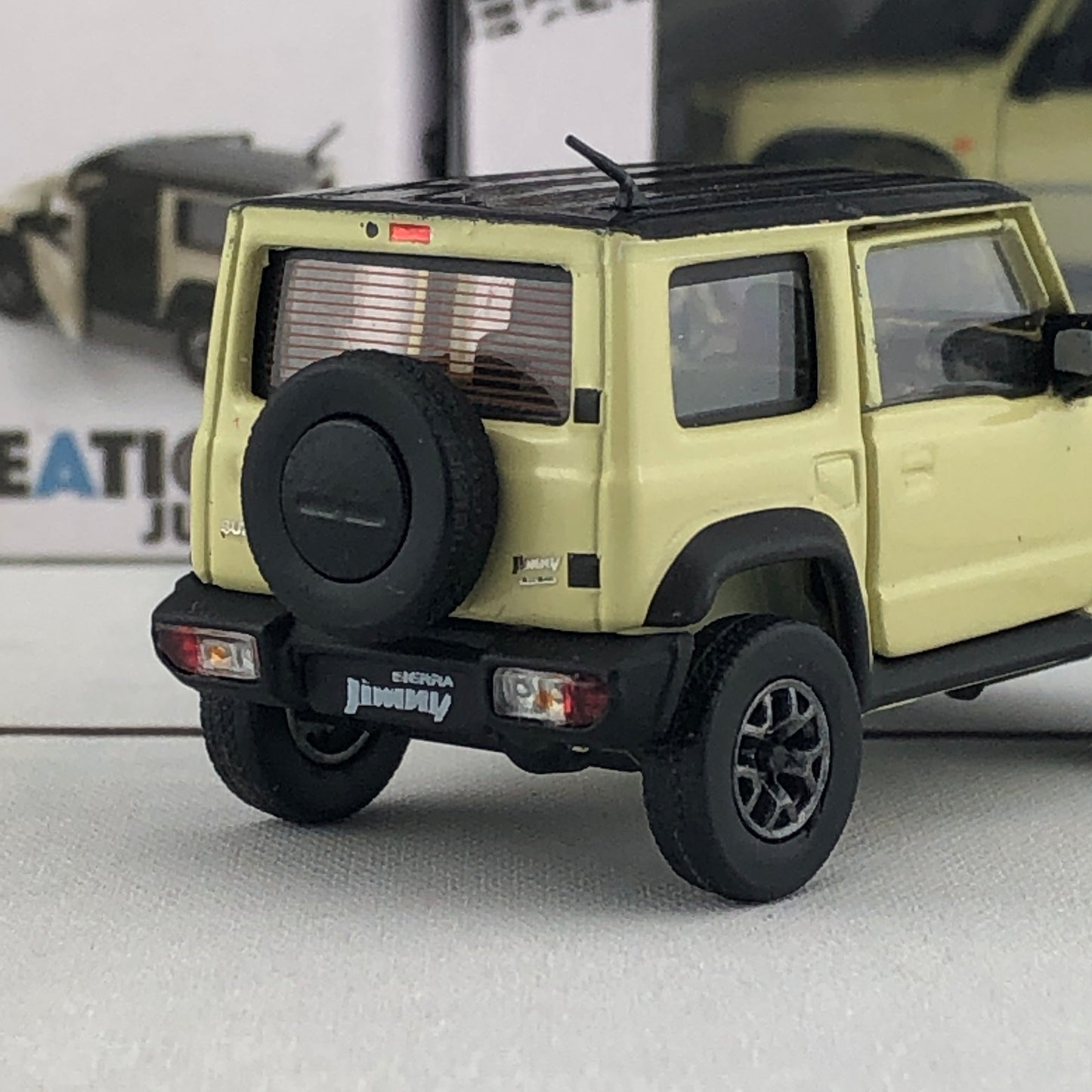 BM CREATIONS 1/64 Suzuki Jimny Sierra (JB74) RHD - Chiffon Ivory Metallic/Bluish Black Pearl 3 Top 64B0001