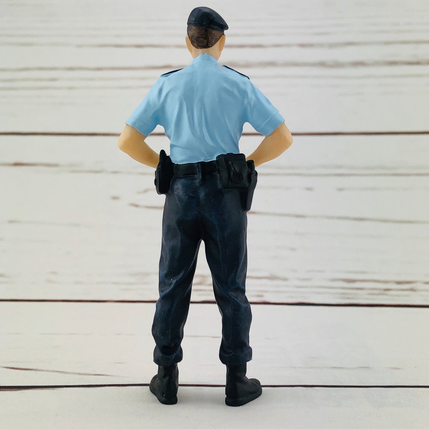 Tiny 1/18 Figure Police Constable (PTU)