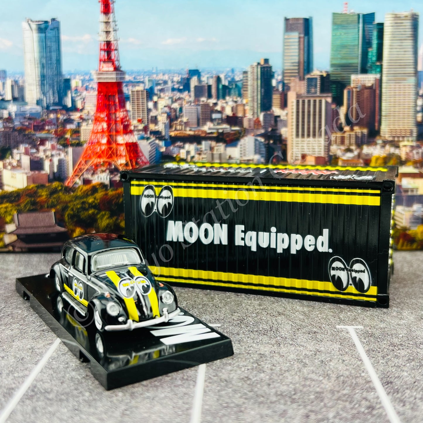 Tarmac Works x Schuco 1/64 VW Beetle *** with Container *** T64S-006-ME2