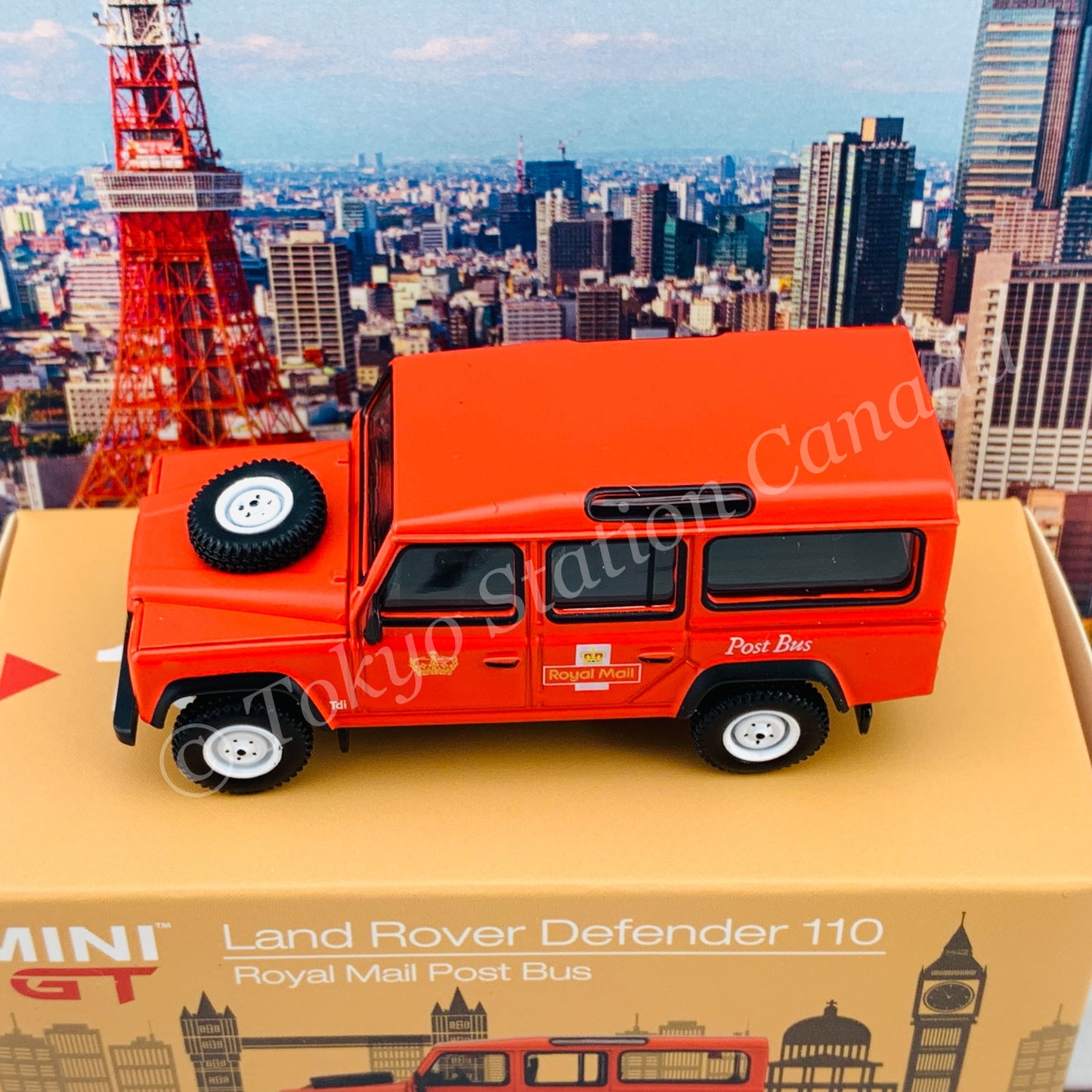 MINI GT 1/64 Land Rover Defender 110  UK Royal Mail Post Bus RHD MGT00152-R