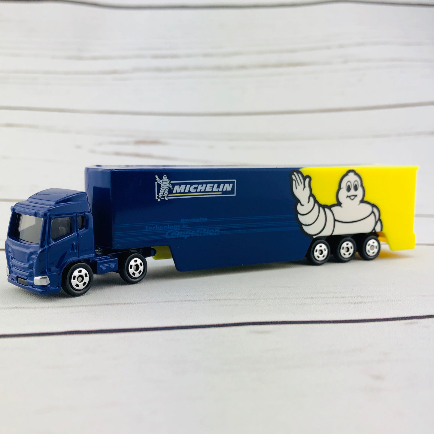 TOMICA 135 Michelin Motor Sports Transporter