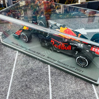 Spark Model 1/43 RED BULL RACING HONDA RB16B NO.33 RED BULL RACING WINNER MONACO GP 2021 MAX VERSTAPPEN WITH NO.1 BOARD S7676