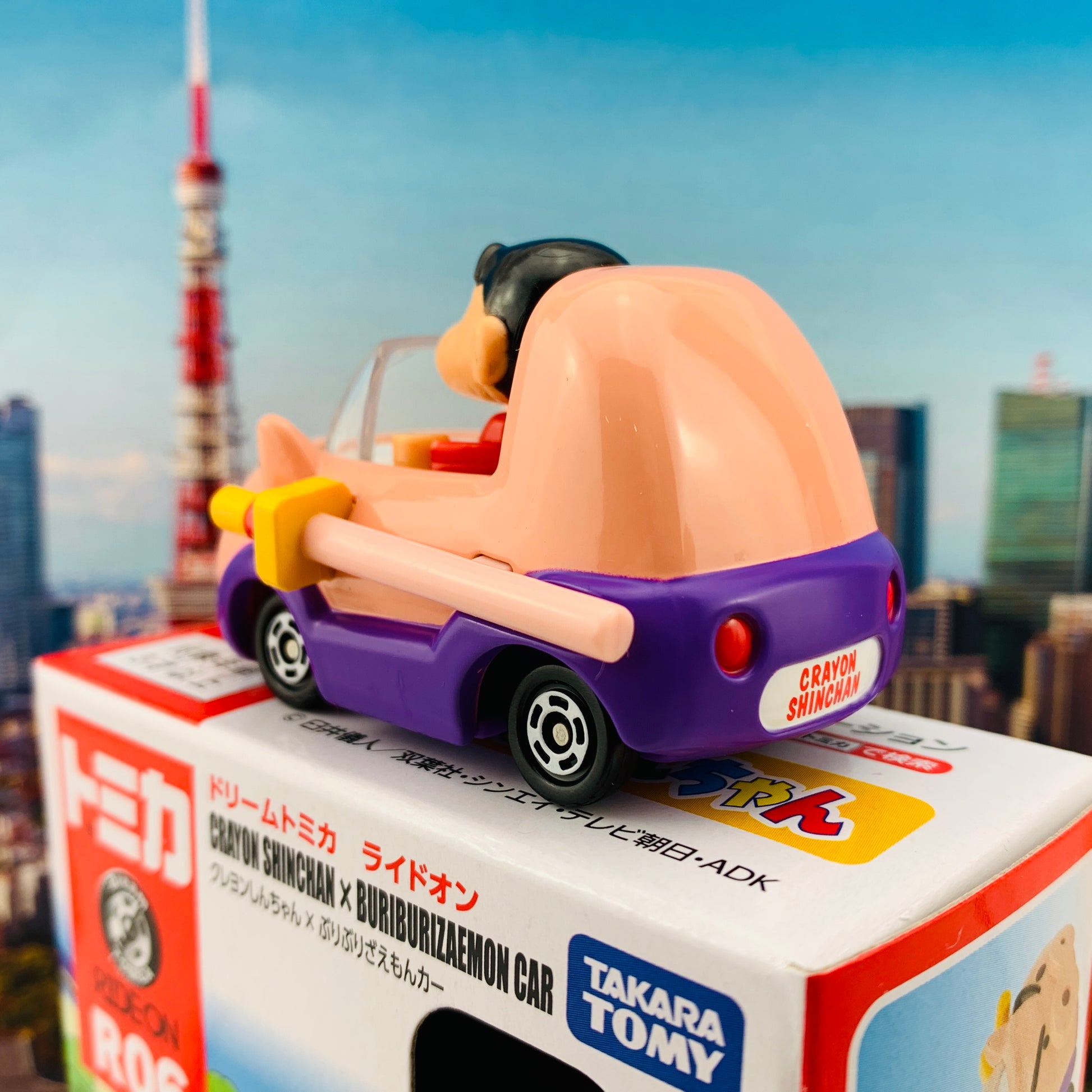 Dream TOMICA RIDE ON R06 Crayon Shinchan x Buriburizaemon Car