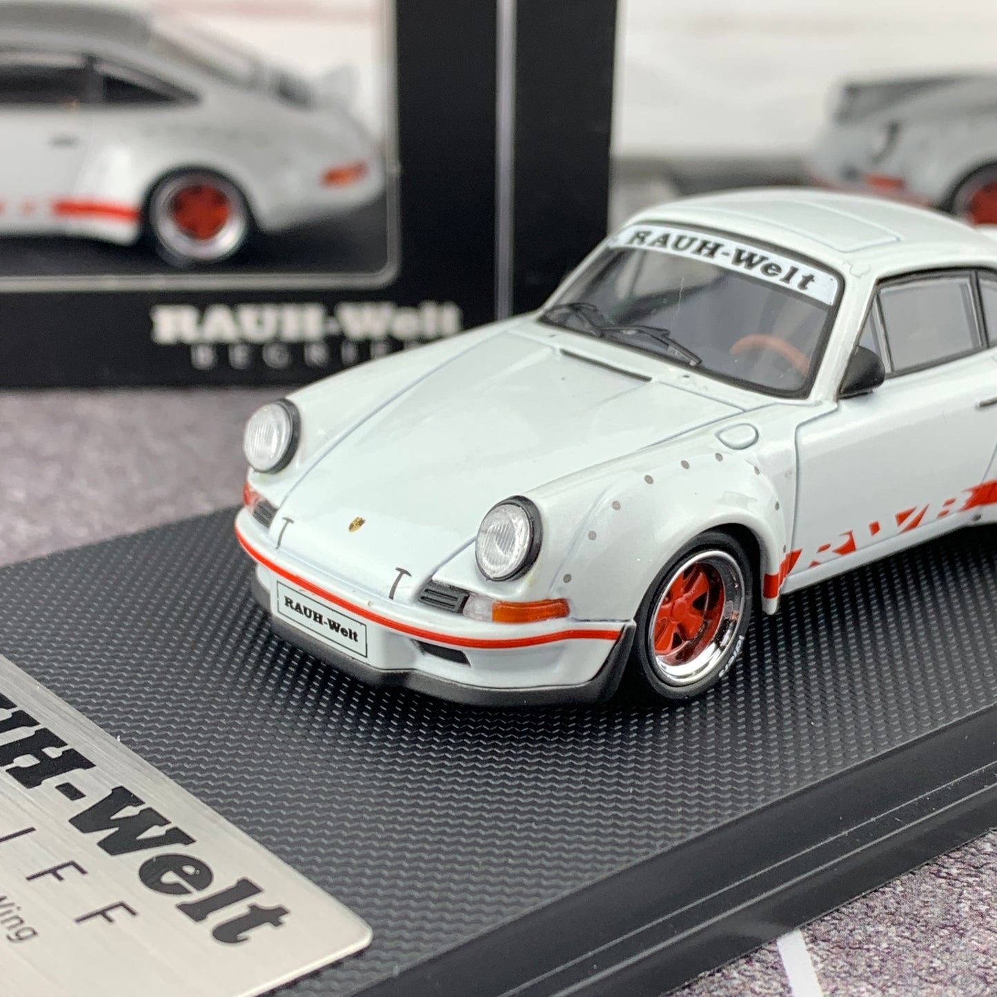 MODEL COLLECT 1/60 For Porsche RWB 930 Ducktail Wing Pearl White MC640002C