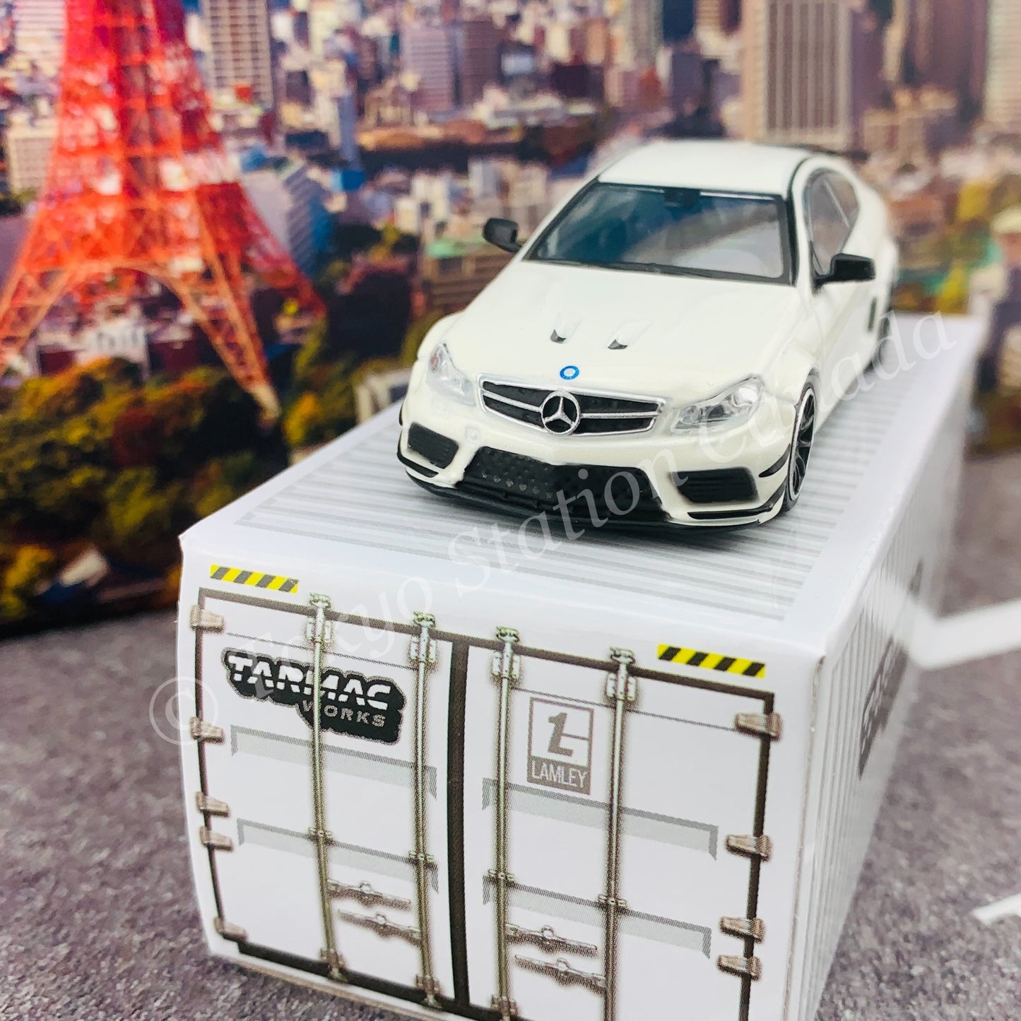 TARMAC WORKS x Lamley 1/64 GLOBAL64 SPECIAL EDITION Mercedes-Benz C63 AMG Coupé Black Series White Metallic T64G-009-DW