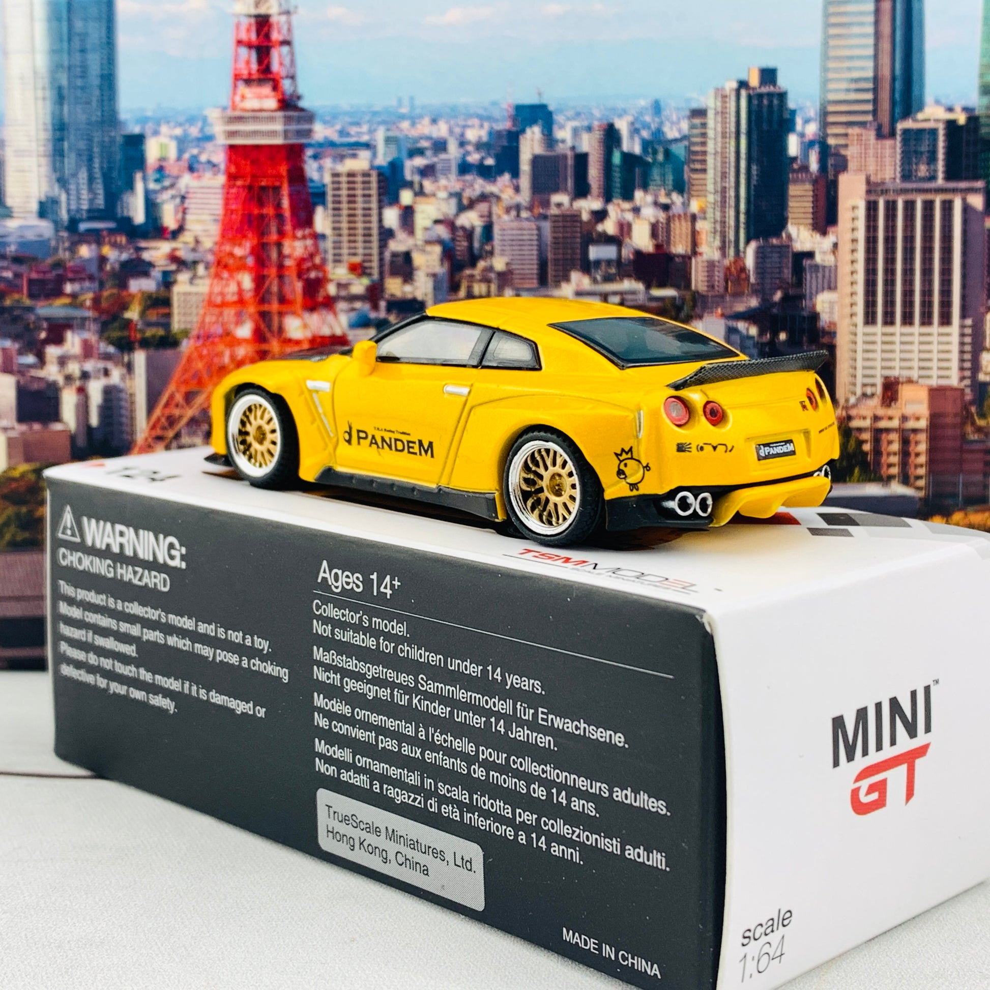 MINI GT 1/64 Pandem Nissan GTR R35 Duck Tail Metallic Yellow w/ Carbon Bonnet RHD MGT00124-R