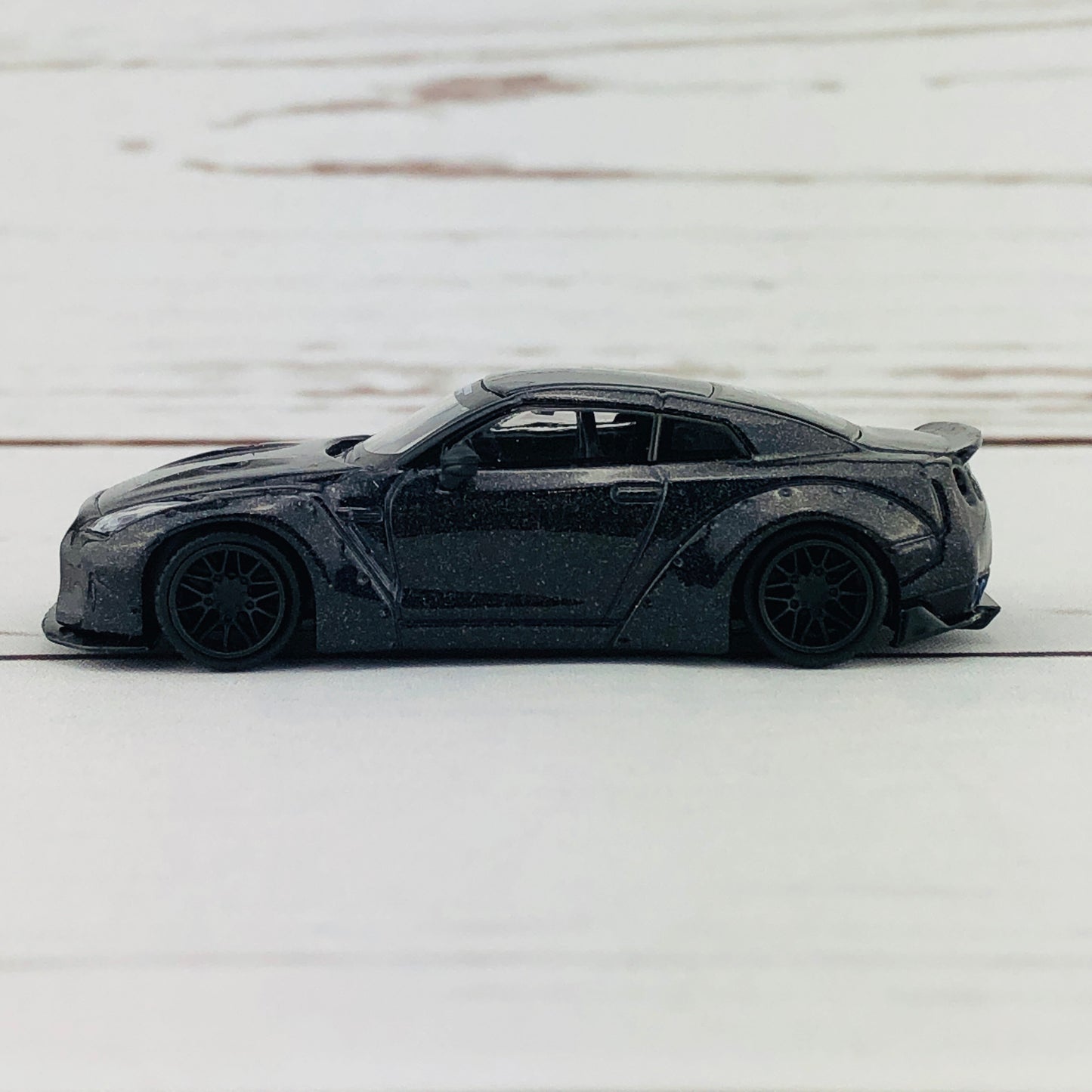 MINI GT LIBERTYWALK LB★WORKS Nissan GTR (R35) Magic Grey LHD MGT00035-L