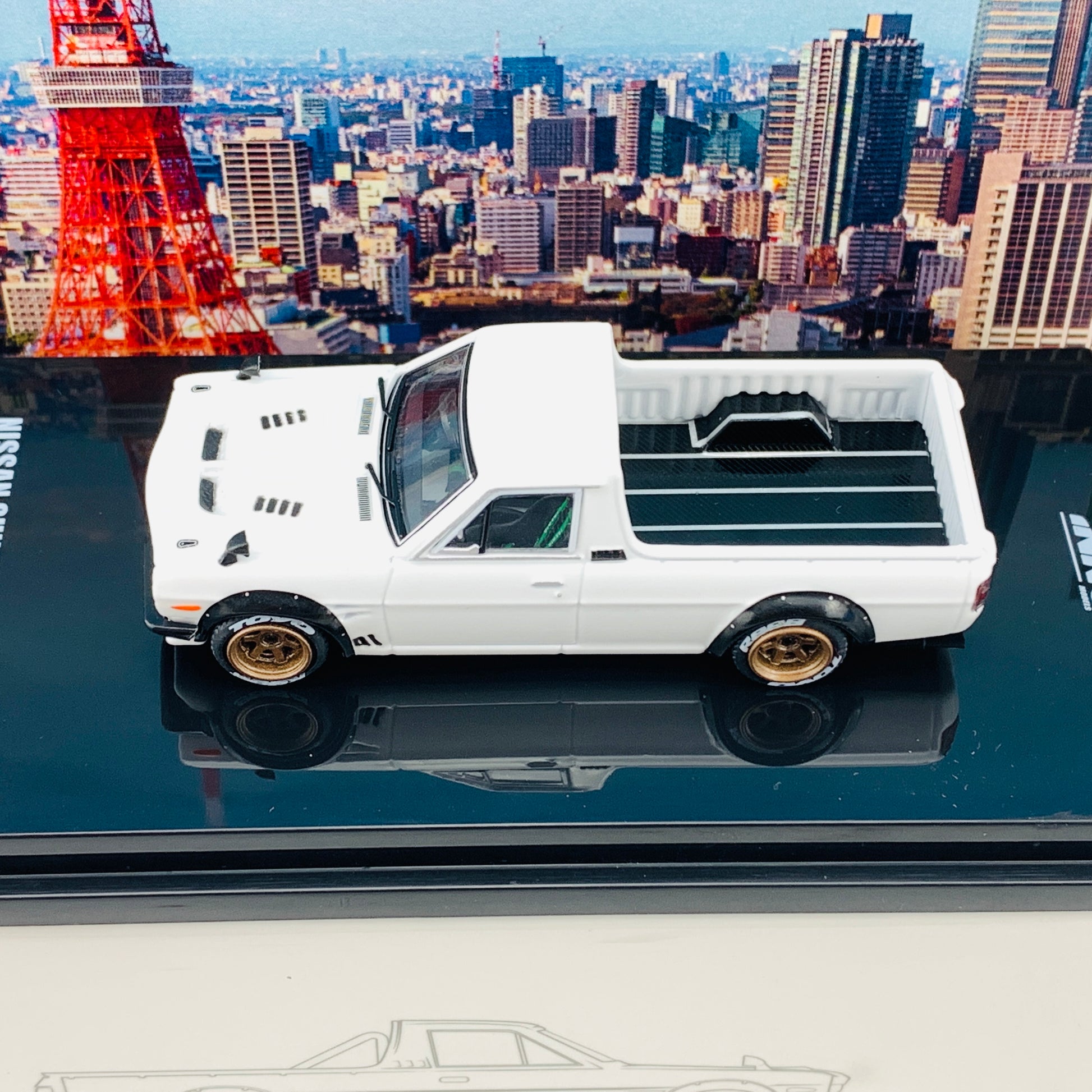 INNO64 1/64 NISSAN SUNNY "HAKOTORA" Pickup Truck White IN64-HKT-WHI