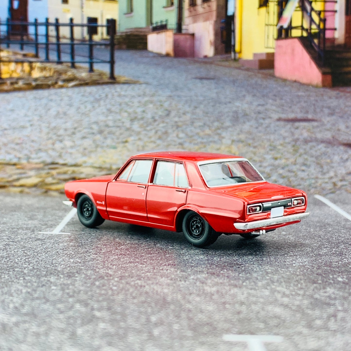 Tomica Limited Vintage 1/64 Nissan Skyline 2000GT-R Red LV-177b