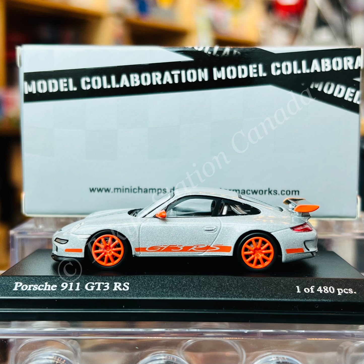 Tarmac Works x MINICHAMPS COLLAB64 1/64 Porsche 911 GT3 RS (997) Silver / Orange T64MC-001-SL (643066005)