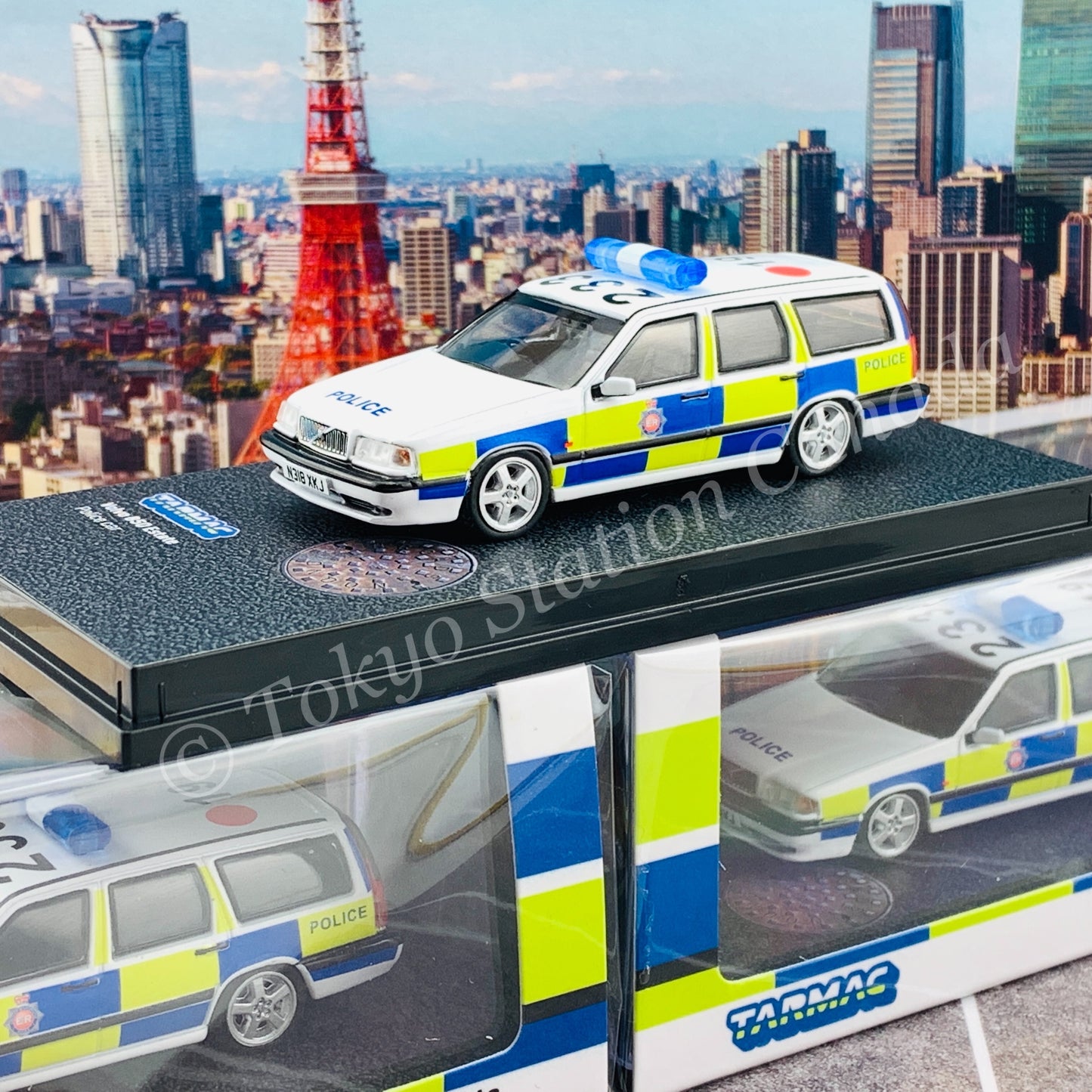 Tarmac Works HOBBY64 Collection 1/64 Volvo 850 Estate Police car T64-039-PC