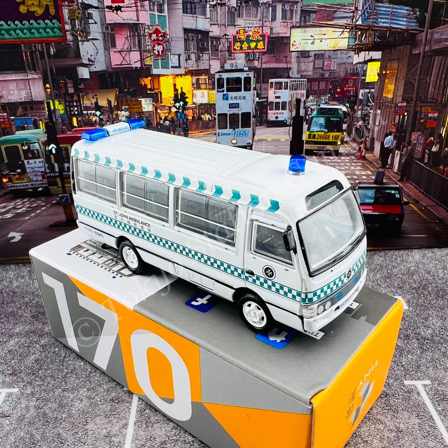 TINY 微影 170 Toyota Coaster St. John Ambulance 1990’s ATC64616