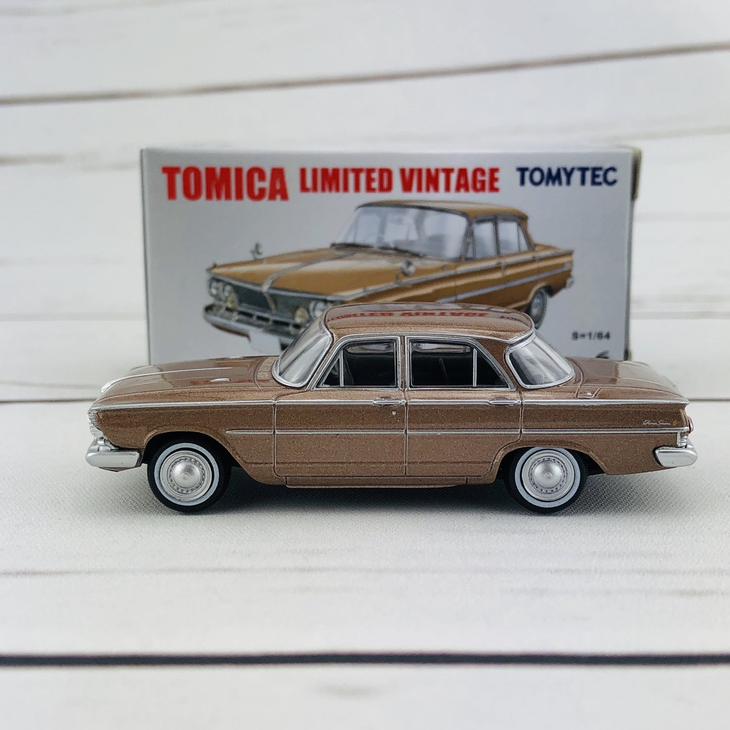 Tomica Limited Vintage 1/64 Nissan Prince Gloria Super6 (1963) Brown LV-174b