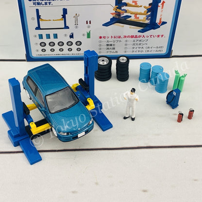 Tomytec Tomicarama Vintage 06a Car Lift including a TLV-NEO Honda Civic SiR-II