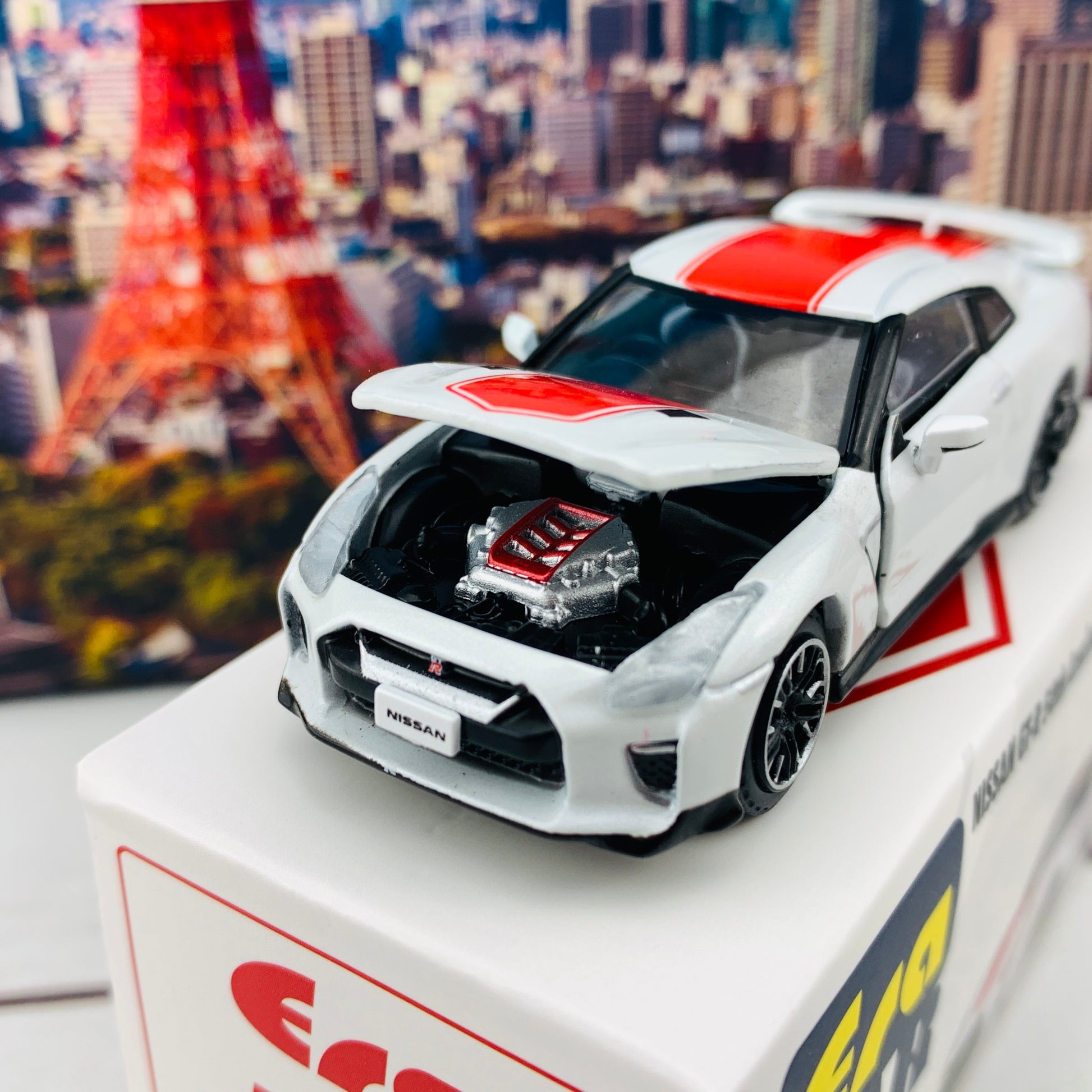ERA CAR 21 1/64 Nissan GTR 50th Anniversary Edition Pearl White NS20GTRSP26