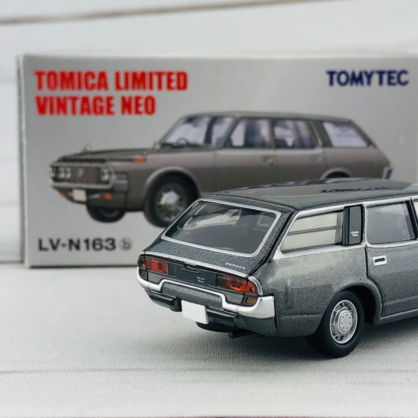Tomica Limited Vintage 1/64 Toyota Crown Van Deluxe Grey (1973) LV-N163b