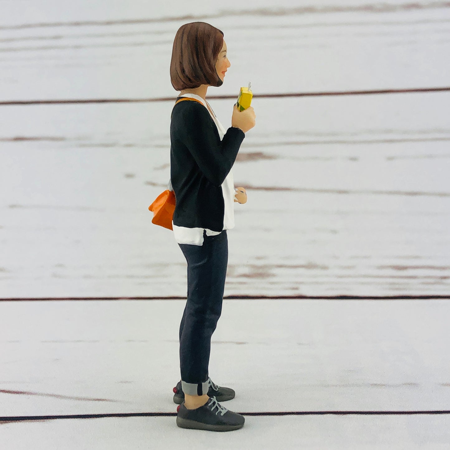 Tiny 1/18 Figure Lemon Tea Girl