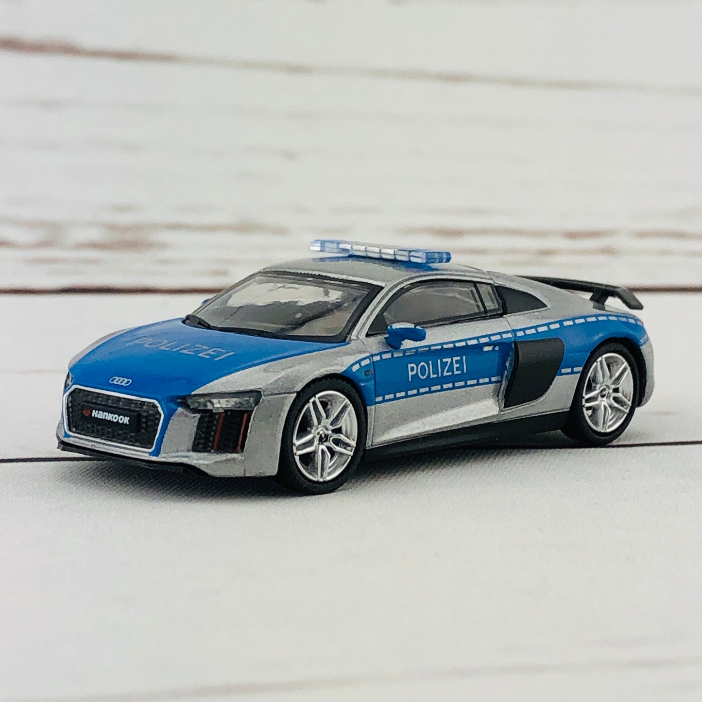 Tarmac Works GLOBAL64 1/64 Audi R8 V10 Plus - German Polizei