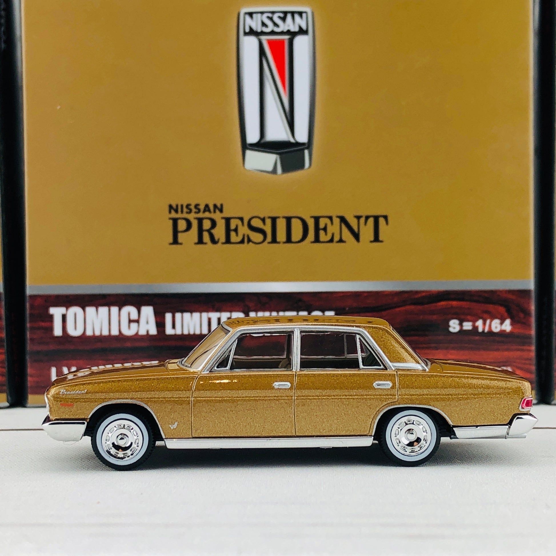 Tomica Limited Vintage 1/64 Nissan President H150-D (1966) LV-158b