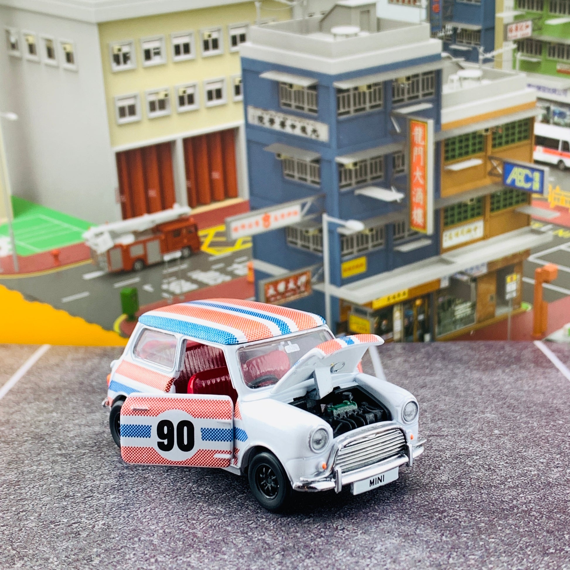 Tiny 微影 香港經典六十年系列 Mini Cooper Mk1 Hong Kong 1990s RHD 香港九十年代紅白藍ATC64753