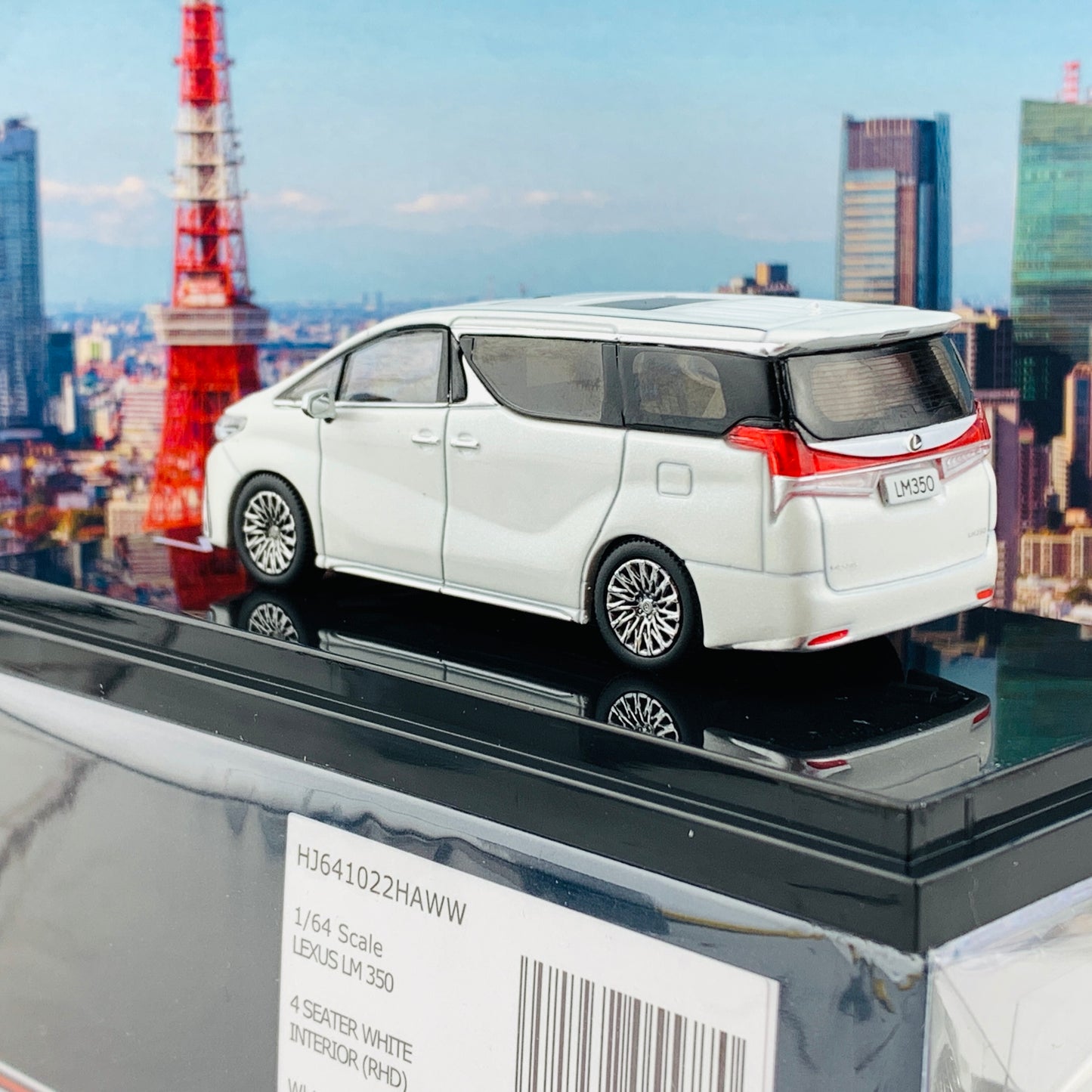 HOBBY JAPAN 1/64 LEXUS LM 350 4 SEATER WHITE with WHITE INTERIOR (RHD) HJ641022HAWW