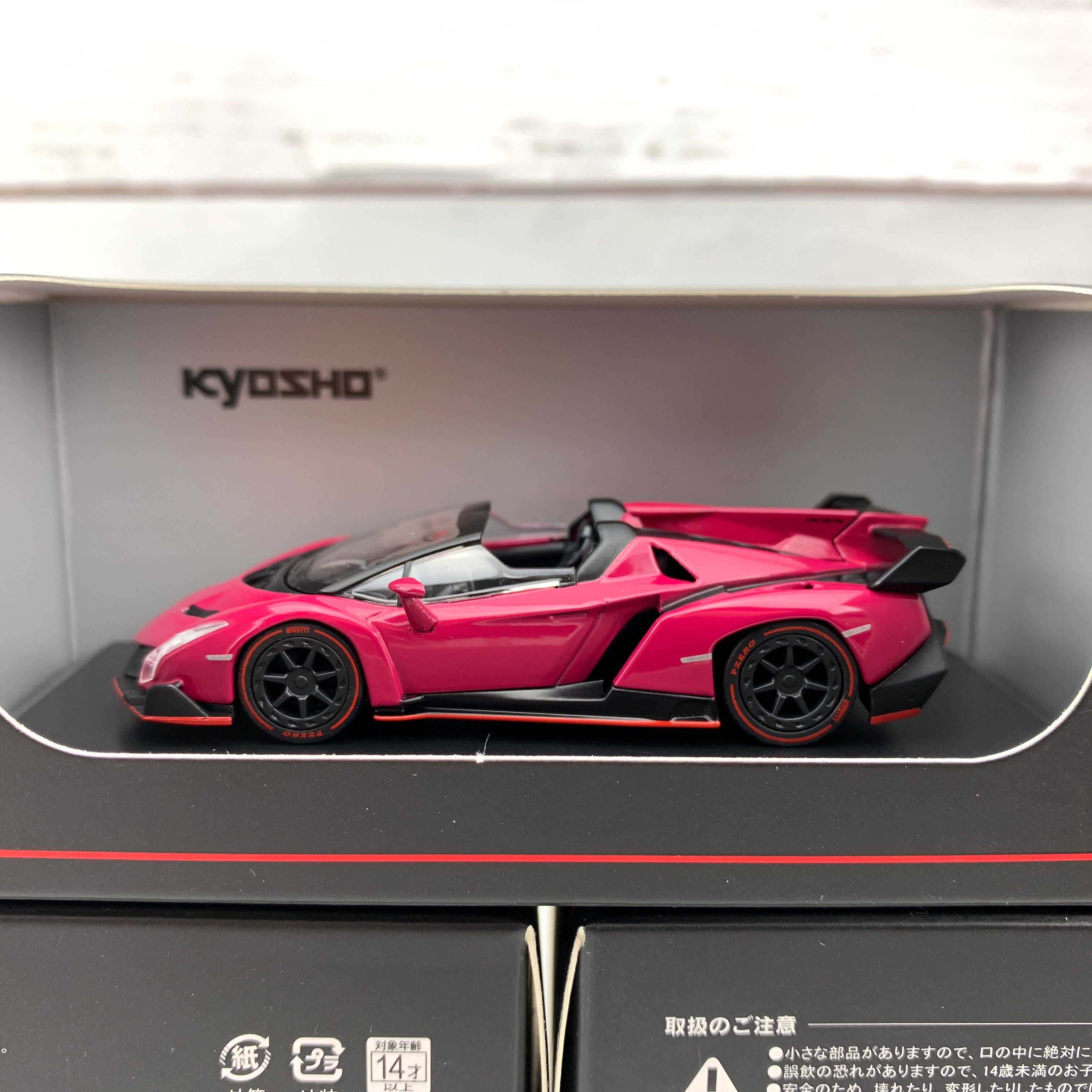 KYOSHO 1/64 Lamborghini Veneno Roadster Magenta/Red Line