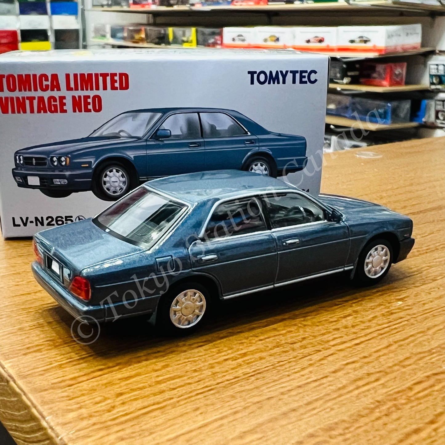 TOMYTEC Tomica Limited Vintage Neo 1/64 Nissan Cedric V30 Twin Cam Gran Turismo SV (Grayish Blue) 1991 LV-N265b