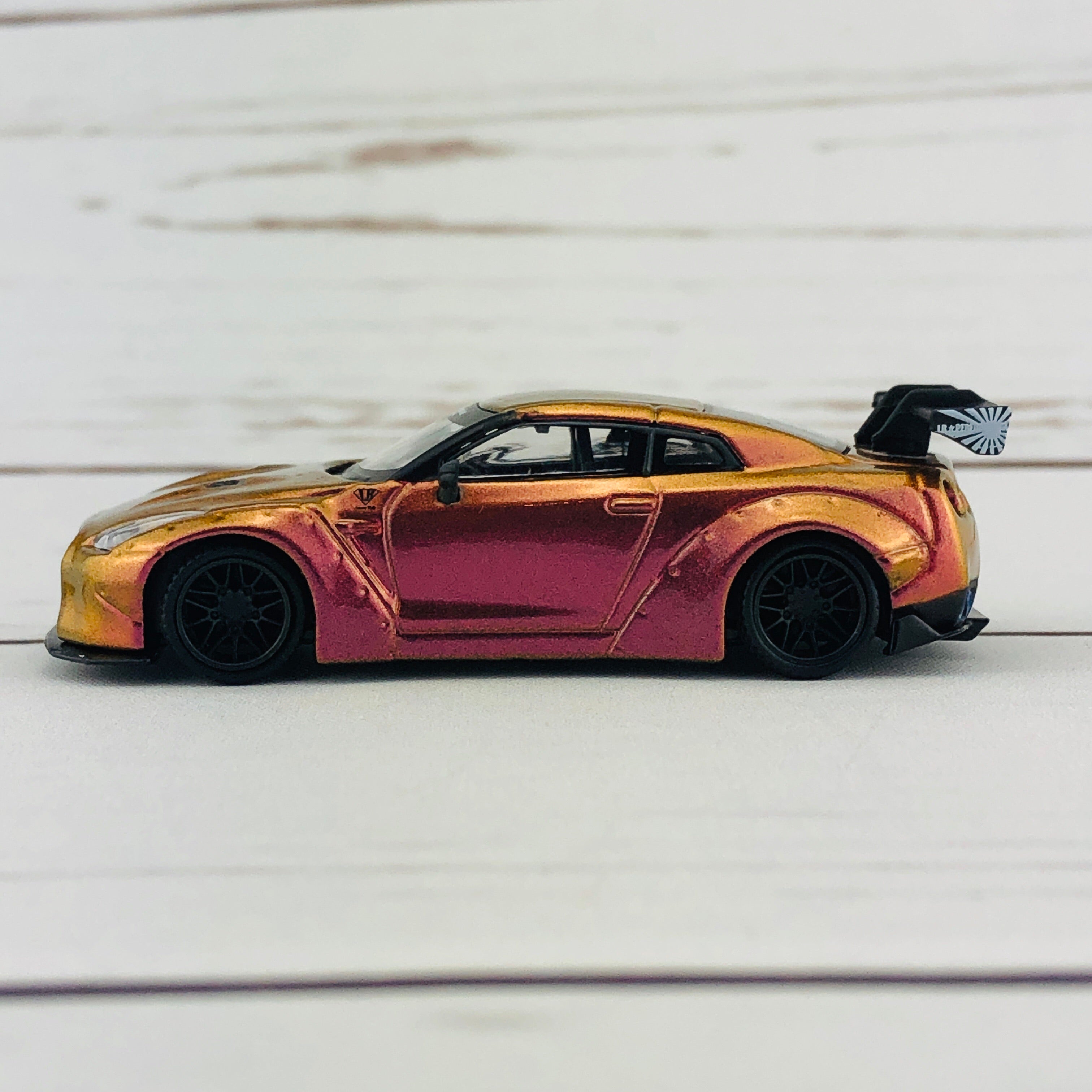 MINI GT LIBERTYWALK LB☆WORKS Nissan GTR (R35) Magic Bronze RHD