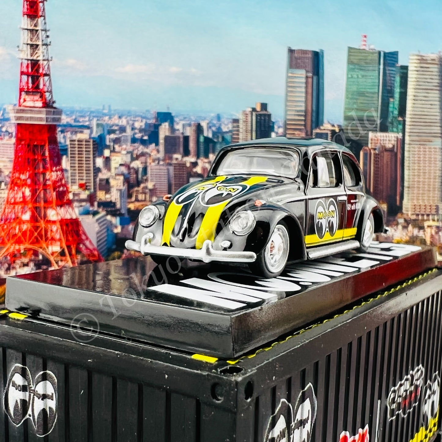 Tarmac Works x Schuco 1/64 VW Beetle *** with Container *** T64S-006-ME2