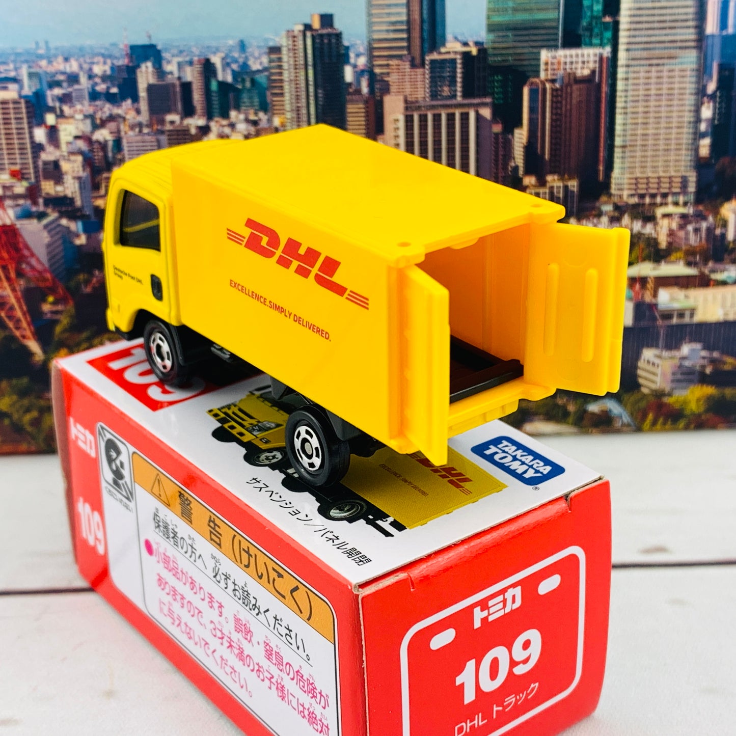 TOMICA 109 DHL Truck (Isuzu ELF)