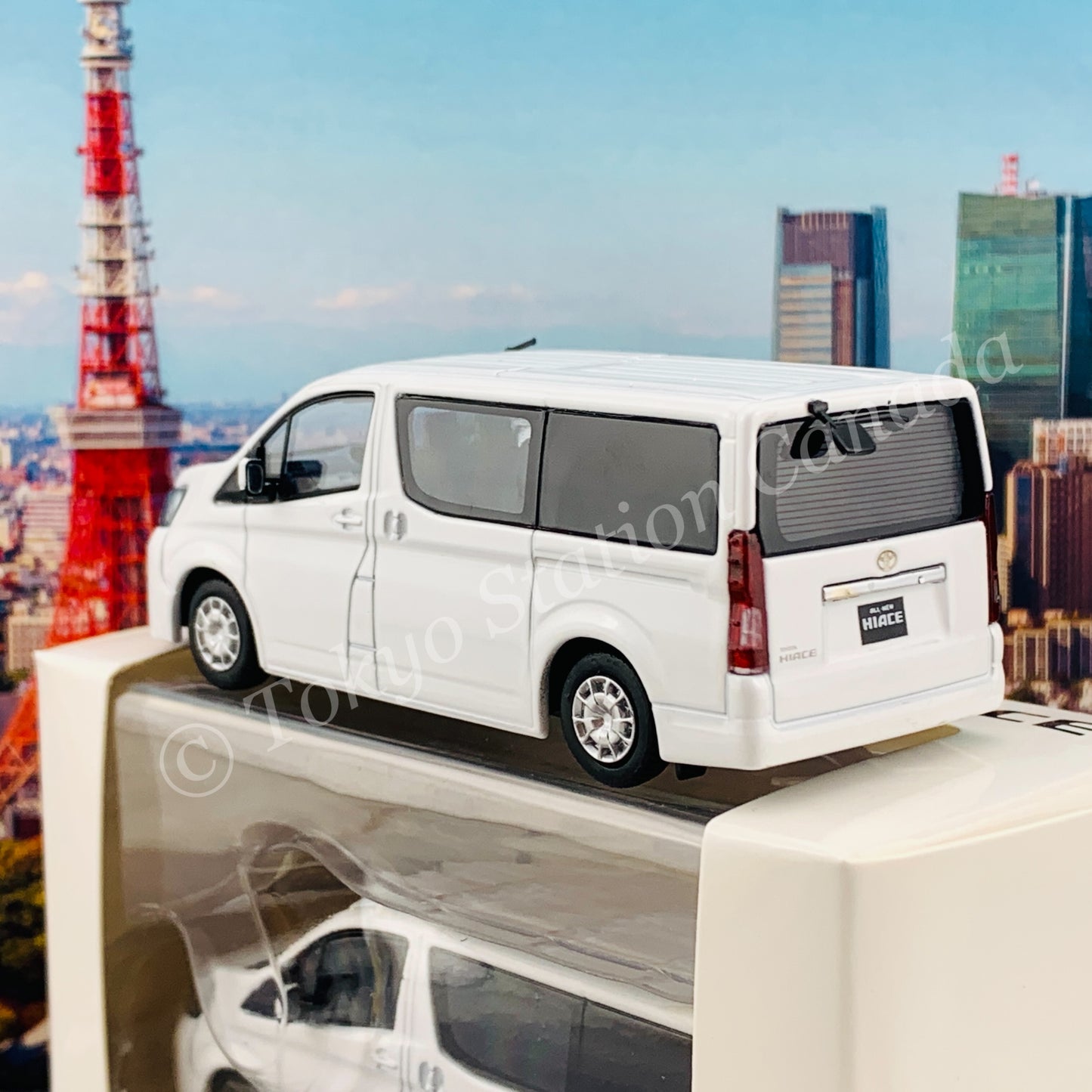 Model 1 1/64 Toyota Hiace 300 WHITE C33121