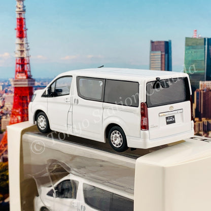 Model 1 1/64 Toyota Hiace 300 WHITE C33121