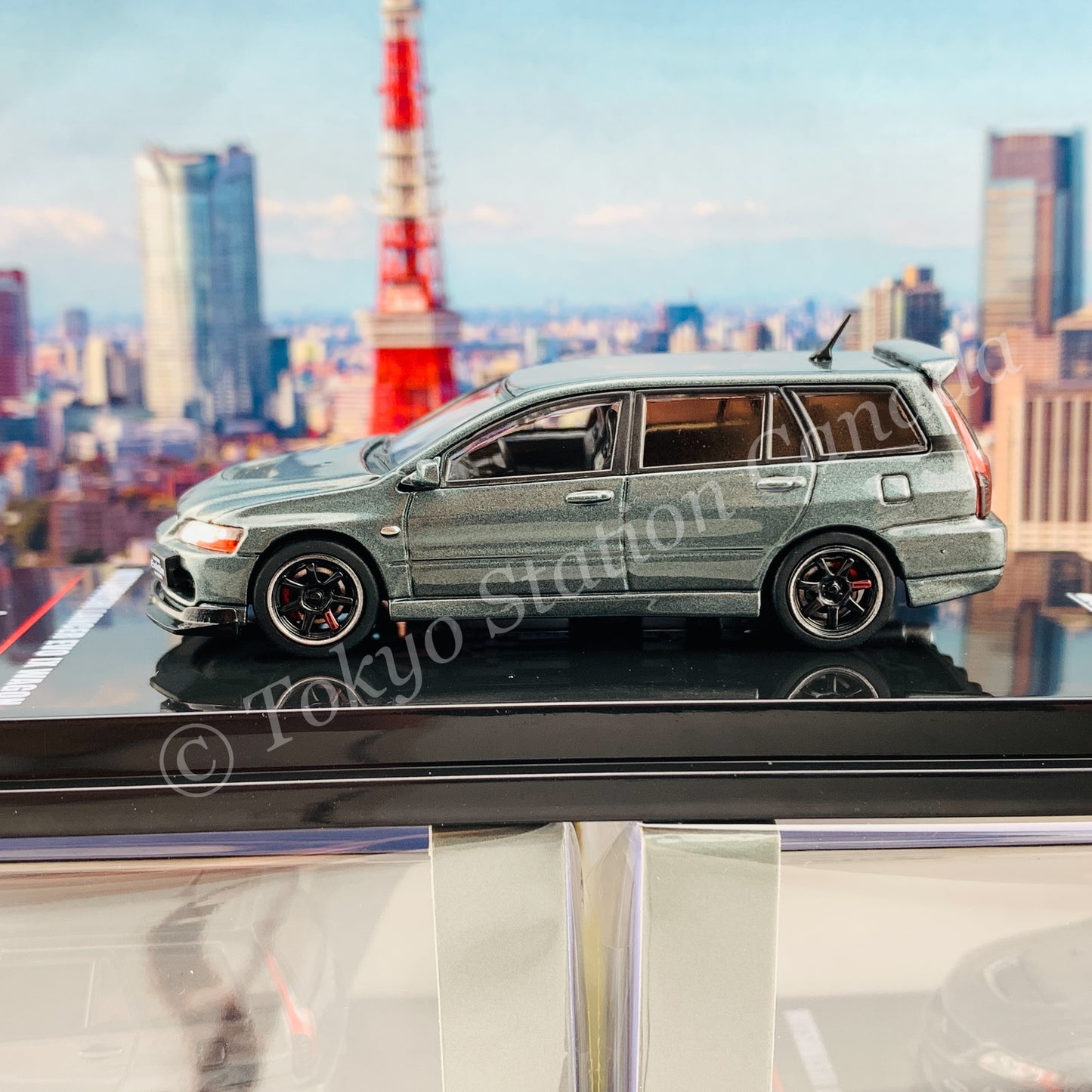 INNO64 1/64 MITSUBISHI LANCER EVOLUTION IX WAGON Medium Purplish Gray Mica With Extra Wheels and Extra decals IN64-EVO9W-PGM