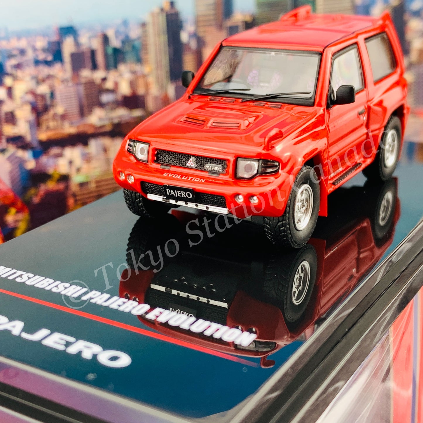 INNO64 1/64 MITSUBISHI PAJERO EVOLUTION Red With Extra Wheels IN64-EVOP-RED