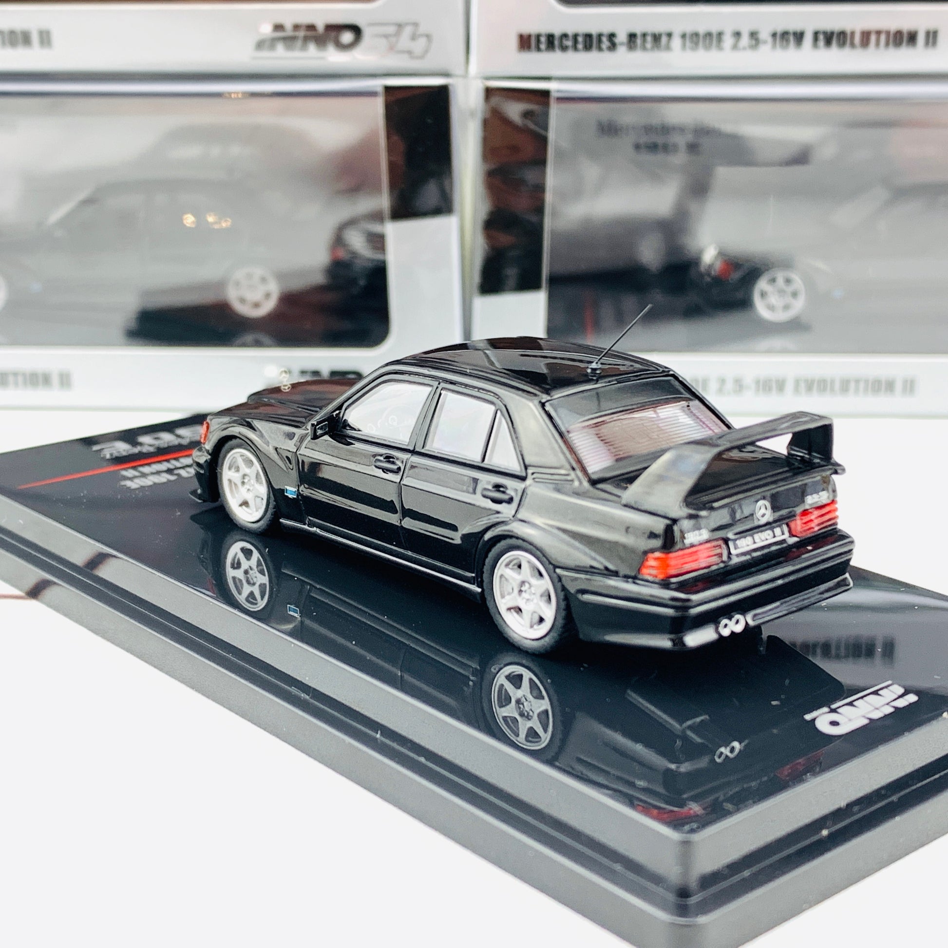 INNO64 MERCEDES-BENZ 190E 2.5-16 EVO II Black With Extra Wheels IN64-190E-BLA