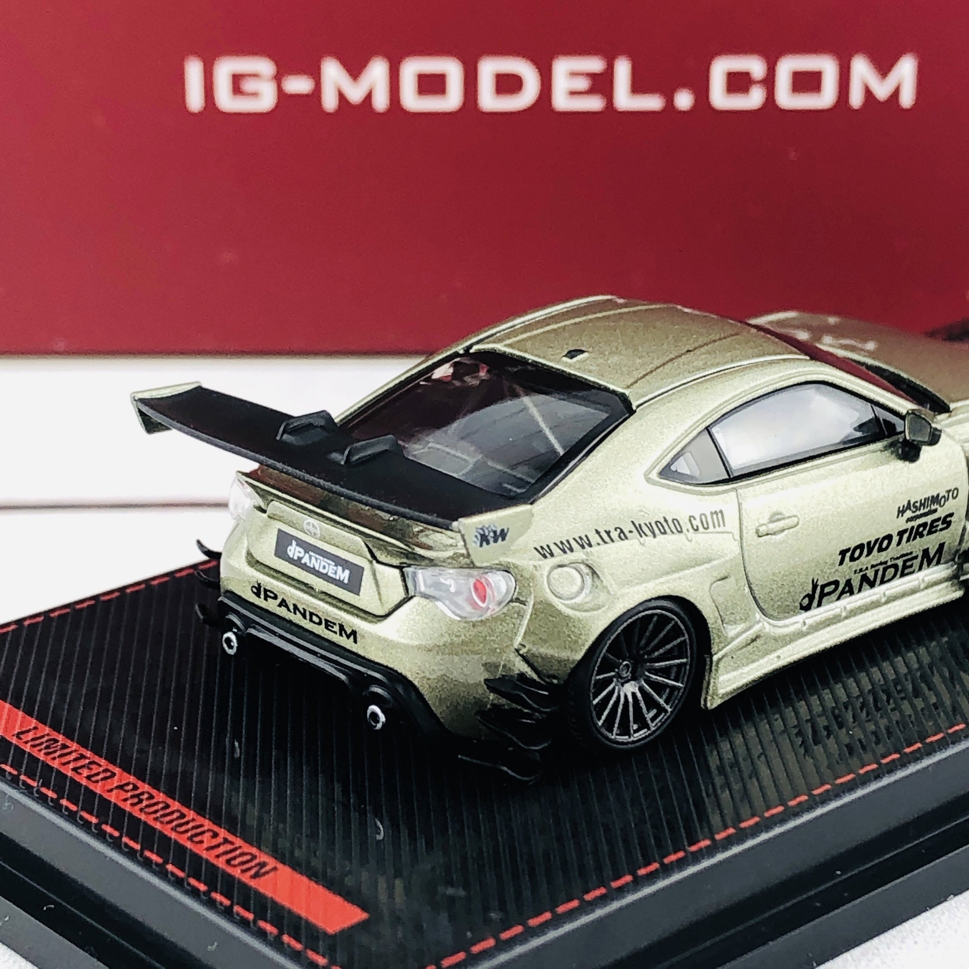 Ignition Model 1/64 Pandem Toyota 86 V3 Green Metallic 1754