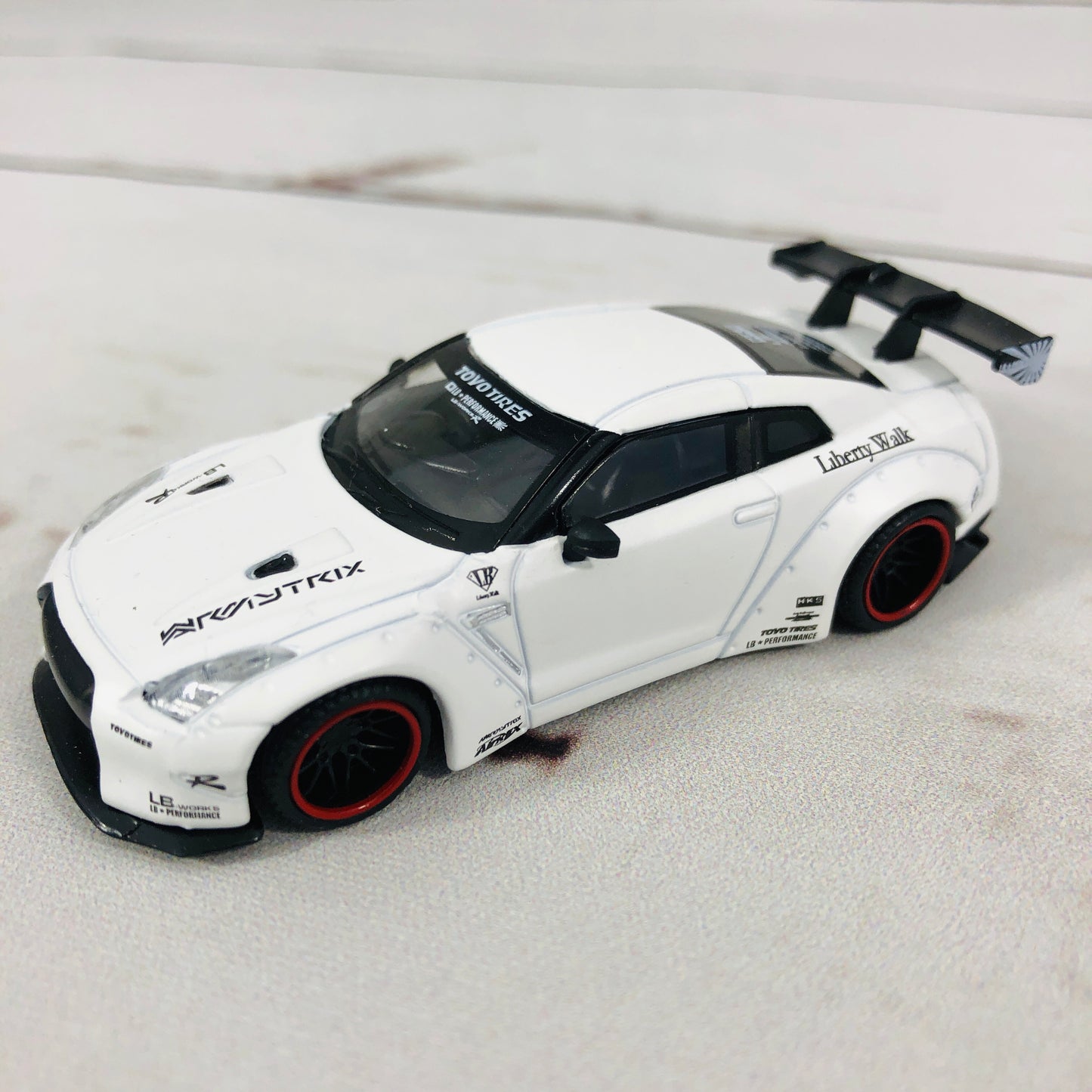 MINI GT LIBERTYWALK LB★WORKS Nissan GTR (R35) Matte White - RHD MGT00009-R