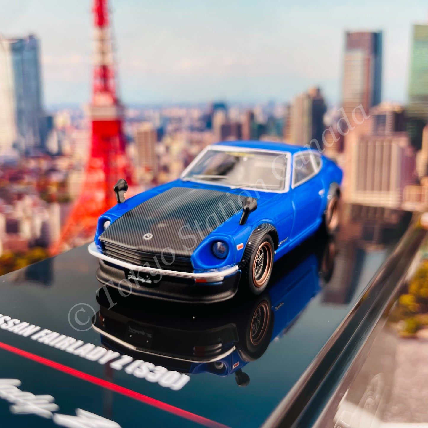INNO64 1/64 NISSAN FAIRLADY Z (S30) Blue with carbon Hood IN64-240Z-BLU