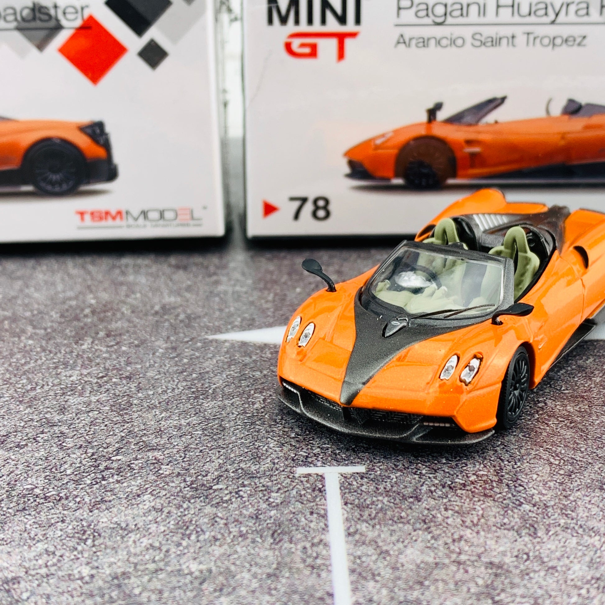MINI GT 1/64 Pagani Huayra Roadster Arancio Saint Tropez RHD MGT00078-R