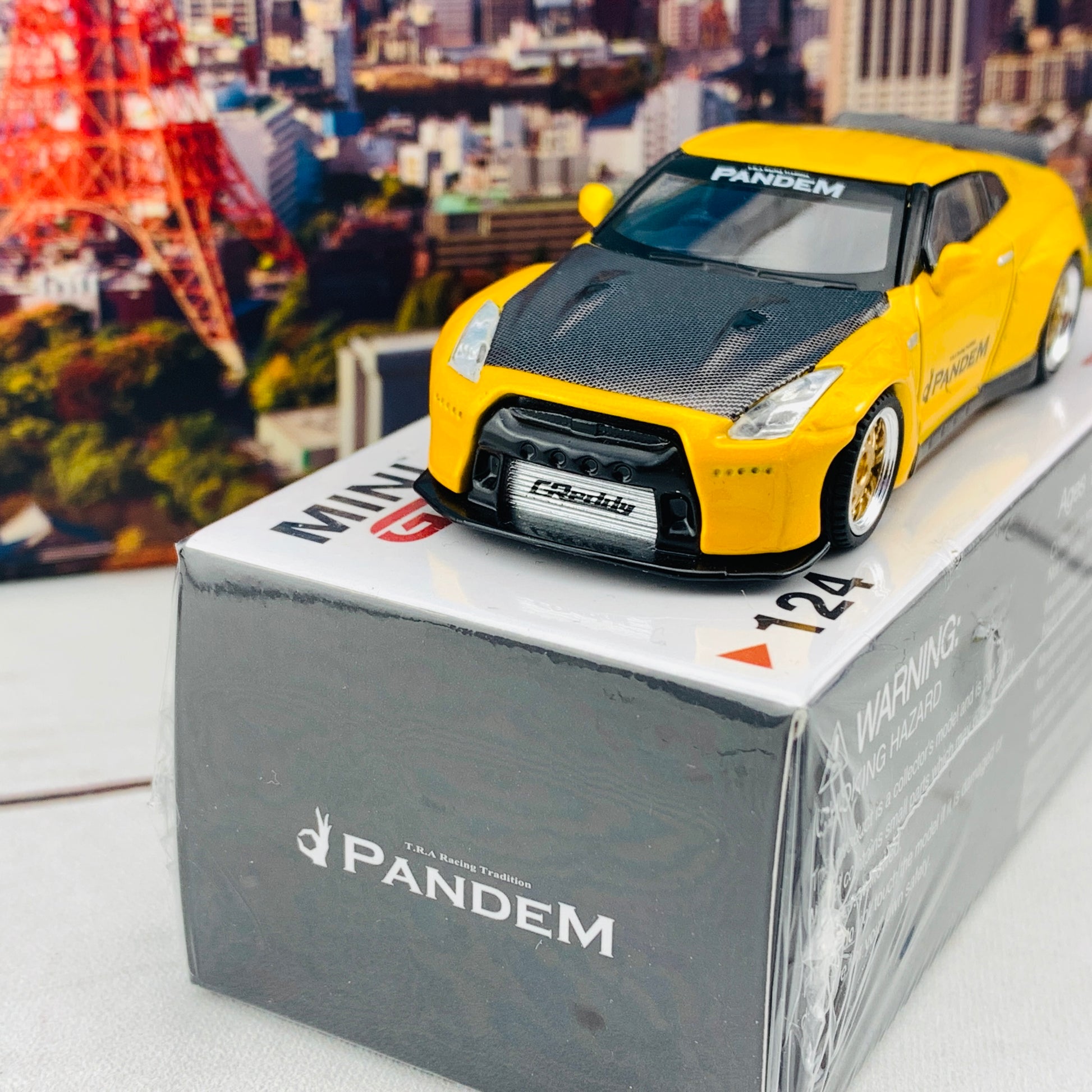 MINI GT 1/64 Pandem Nissan GTR R35 Duck Tail Metallic Yellow w/ Carbon Bonnet RHD MGT00124-R